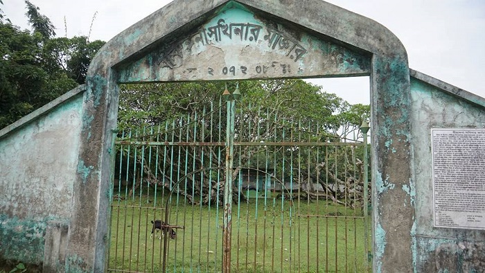 বীরাঙ্গনা সখিনার মাজার। ছবিটি তুলেছেন এসইউ আহমদ।