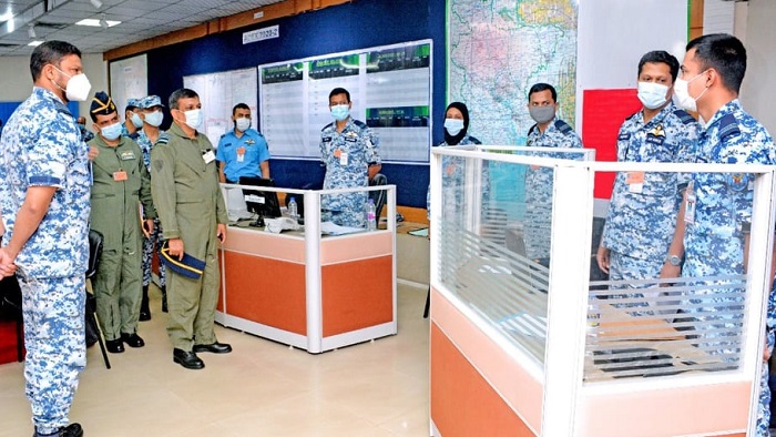 বিমান বাহিনী প্রধান এয়ার চীফ মার্শাল মাসিহুজ্জামান সেরনিয়াবাত’র অপারেশন সেন্টার পরিদর্শন বিমান বাহিনী প্রধান এয়ার চীফ মার্শাল মাসিহুজ্জামান সেরনিয়াবাত’র অপারেশন সেন্টার পরিদর্শন
