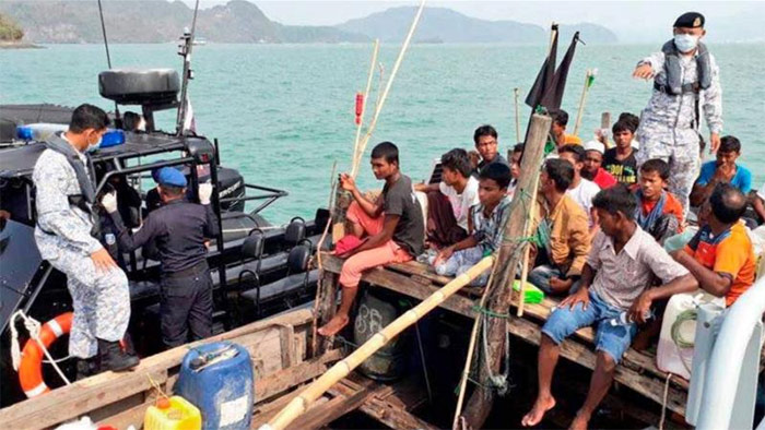 মালায়েশিয়ায় প্রবেশকালে রোহিঙ্গাদের আটকে দিচ্ছে দেশটির নৌবাহিনী- আল জাজিরা