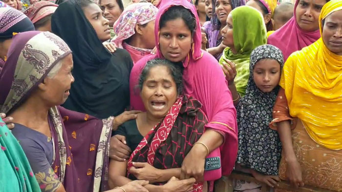 নিহতের খবর শুনে পরিবারের আহাজারি