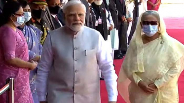 প্রধানমন্ত্রীকে অভ্যর্থনা জানালেন মোদি