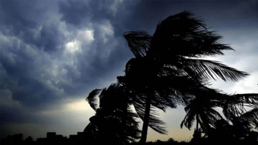 সন্ধ্যার মধ্যে ৮ অঞ্চলে ৬০ কিমি বেগে ঝড়ের আভাস