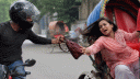 শিক্ষিকার ব্যাগ ধরে টান ছিনতাইকারীর, রিকশা থেকে পড়ে মৃত্যু