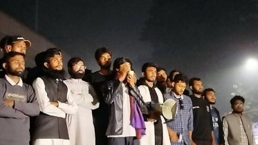 নিষিদ্ধ ছাত্রলীগের কর্মসূচি ঘোষণা, প্রতিবাদে গভীর রাতে ঢাবিতে বিক্ষোভ