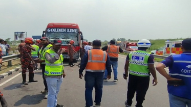 মাওয়া এক্সপ্রেসওয়েতে বাসের ধাক্কায় অ্যাম্বুলেন্সের ৫ যাত্রী নিহত