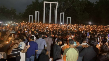 জুলাই স্মরণে শহীদ মিনারে ছাত্রদলের মোমবাতি প্রজ্বলন