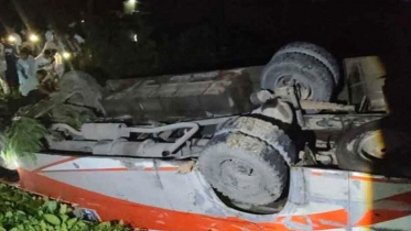 চকরিয়ায় যাত্রীবাহী বাস খাদে, নিহত ২