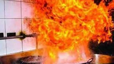 রাজধানীতে গ্যাস লিকেজ থেকে বিস্ফোরণে মা-বাবা ও তিন সন্তান দগ্ধ