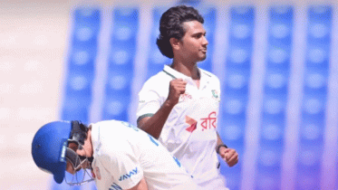 হ্যাটট্রিক করে ইতিহাসের পাতায় নাম লেখালেন হাসান মাহমুদ