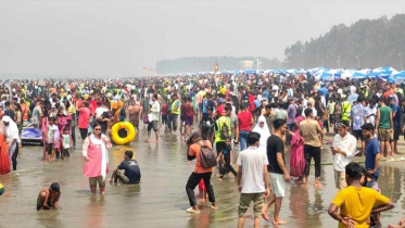 ঈদের ছুটিতে কক্সবাজারে পর্যটকদের ঢল