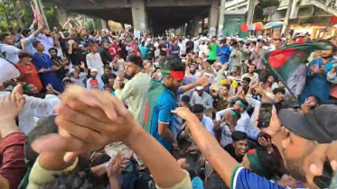 আ’লীগ নিষিদ্ধের দাবিতে শাহবাগে অবস্থান নিয়েছে ছাত্র-জনতা