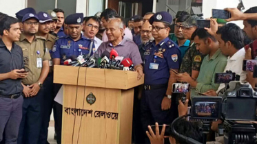এবার ট্রেনের টিকিট কালোবাজারি হয়নি: স্বরাষ্ট্র উপদেষ্টা