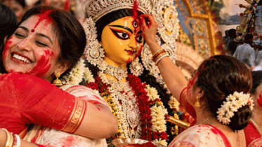 আজ বিজয়া দশমী, মণ্ডপে মণ্ডপে প্রতিমা বিসর্জন