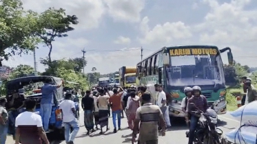 ফরিদপুরে ৪ ঘন্টা পর মহাসড়ক ছাড়লেন আন্দোলনকারীরা, যান চলাচল শুরু