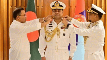 এডমিরাল পদে পদোন্নতি পেলেন নৌবাহিনীর প্রধান এডমিরাল পদে পদোন্নতি পেলেন নৌবাহিনীর প্রধান