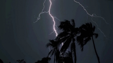 রাতে ১৮ জেলায় ঝড়বৃষ্টির আশঙ্কা