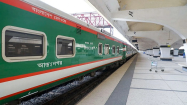 ট্রেনের টয়লেটে নারী যাত্রীকে ধর্ষণের অভিযোগ, রেলের কর্মচারী আটক