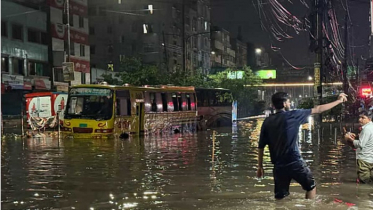 টানা বৃষ্টিতে দুর্ভোগ চরমে, রাতে ঝড়ের আভাস