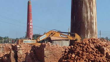 সাতকানিয়ায় গুঁড়িয়ে দেয়া হল ২টি ইটভাটা,জরিমানা ২ লাখ