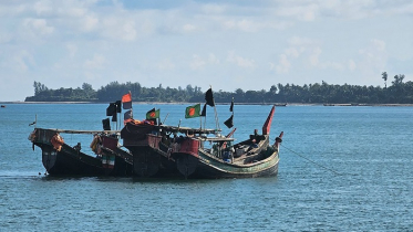 সেন্টমার্টিনে ট্রলার চলাচল বন্ধ, লঘুচাপে সাগর উত্তাল