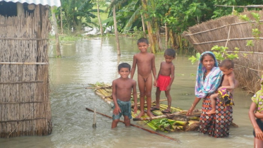 সিরাজগঞ্জে যমুনায় পানি কমলেও বেড়েছে দুর্ভোগ