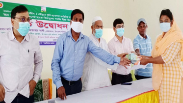 ধামইরহাটে বিনামূল্যে সবজি বীজ পেল ২শ’ পরিবার