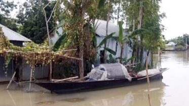 দীর্ঘস্থায়ী বন্যায় আরও দুর্ভোগে রাজবাড়ীর বন্যাকবলিতরা 