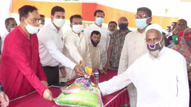 ভোলায় বন্যার্তদের মাঝে তোফায়েল আহমেদের ত্রাণ সহায়তা