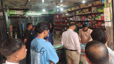 দেবীগঞ্জে সুপার বোর্ডের নকল স্টিকার লাগিয়ে জালিয়াতি, ডিলারকে জরিমানা দেবীগঞ্জে সুপার বোর্ডের নকল স্টিকার লাগিয়ে জালিয়াতি, ডিলারকে জরিমানা
