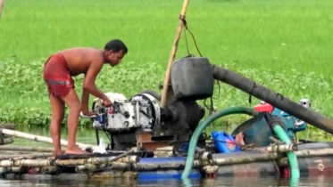 অবৈধ ড্রেজারে চলছে বালু উত্তোলন, হুমকিতে কৃষি জমি