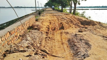 দুই বছরেও শেষ হয়নি সংস্কার কাজ, সীমাহীন দুর্ভোগ