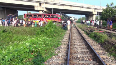 ফেনীতে বাস-ট্রেনের সংঘর্ষে ৩ জনের প্রাণহানি
