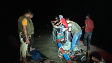 নড়াইলে নিষেধাজ্ঞা অমান্য করে ইলিশ শিকার, আটক ৪