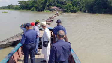 ইলিশ শিকারের দায়ে নলছিটিতে ৫ জেলের দণ্ড 