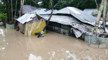বাগেরহাটে টানা বর্ষণে পানিবন্দি অর্ধলক্ষাধিক মানুষ