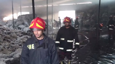 টঙ্গীতে তুলার গুদামে আগুন