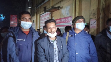 হাসপাতালের চিকিৎসা সামগ্রী চুরি, কর্মচারী আটক