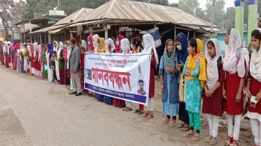 পাবনায় চিনিকল শ্রমিক-কর্মচারীদের বিক্ষোভ 