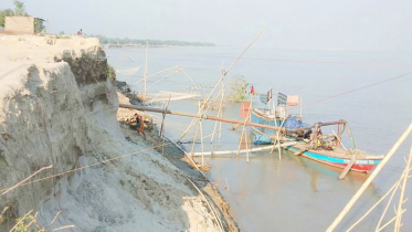 আদালতের অভিযান চললেও যমুনায় দেদারসে বালু লুট 