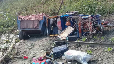 অটোরিকশাকে ইটবাহী ট্রলির ধাক্কা, নিহত ২