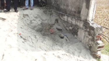 বালুর নিচে কিশোরের মরদেহ 