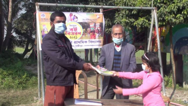 গাজীপুরে বছরের শুরুতেই বই পেল ১০ লাখ শিক্ষার্থী