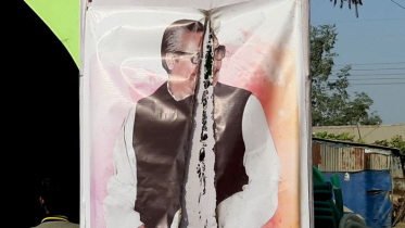 বঙ্গবন্ধুর ছবিতে আগুন দেওয়ার অভিযোগ