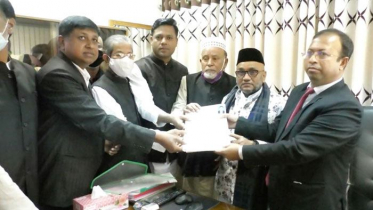 ফেনী পৌরসভা নির্বাচন : মেয়র প্রার্থীদের মনোয়ন জমা 