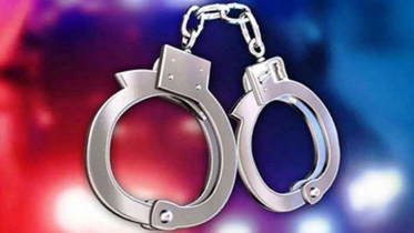 মোংলায় বিদেশি মদসহ আটক ৫