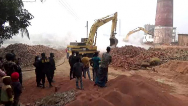 রাজবাড়ীতে গুড়িয়ে দেয়া হয়েছে ৩টি ইটভাটা