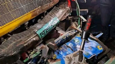 ট্রাক-কাভার্ড ভ্যান চাপায় অটোরিকশার ৪ যাত্রী নিহত 