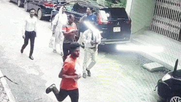 আদালত থেকে পালালেন আসামি, কনস্টেবল বরখাস্ত আদালত থেকে পালালেন আসামি, কনস্টেবল বরখাস্ত