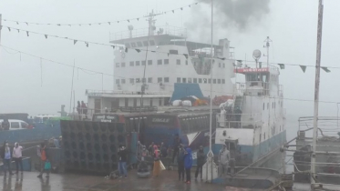 ঘন কুয়াশায় আজও বন্ধ ফেরি চলাচল