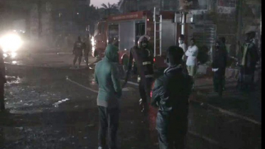 গাজীপুরে বহুতল মার্কেটে আগুন, পুড়ে গেছে বিভিন্ন দোকান